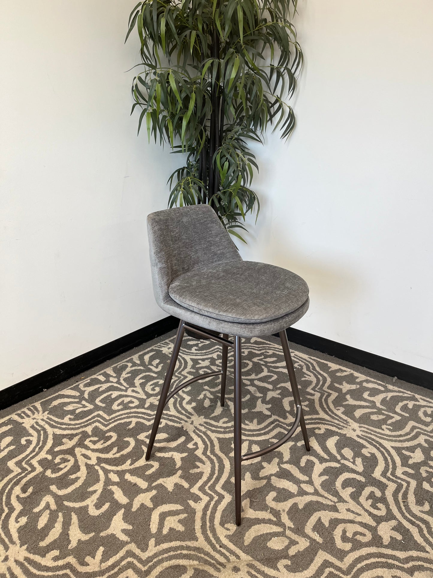 Contemporary Counter Stool With Footrest