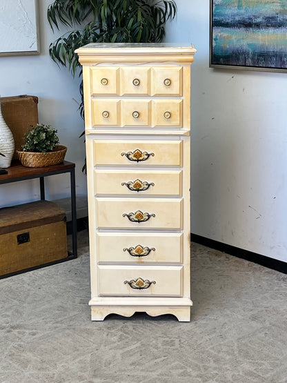 Vintage 7-Drawer Dresser