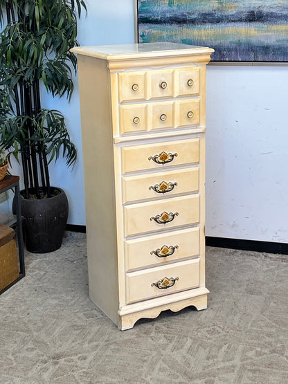 Vintage 7-Drawer Dresser