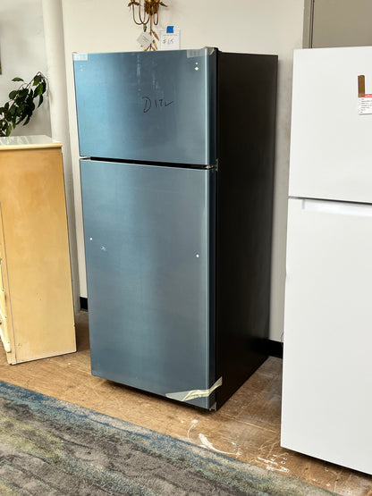 G.E 17.5 cu. ft. Top Freezer Refrigerator