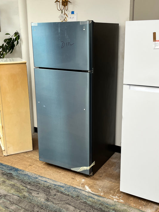 G.E 17.5 cu. ft. Top Freezer Refrigerator