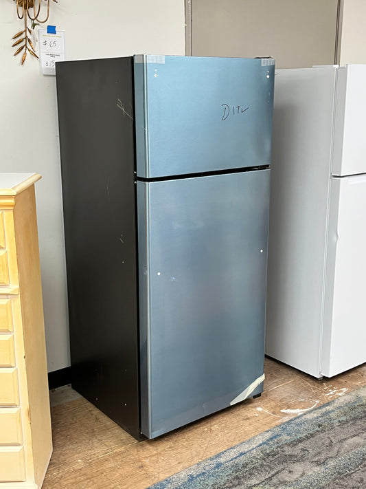 G.E 17.5 cu. ft. Top Freezer Refrigerator