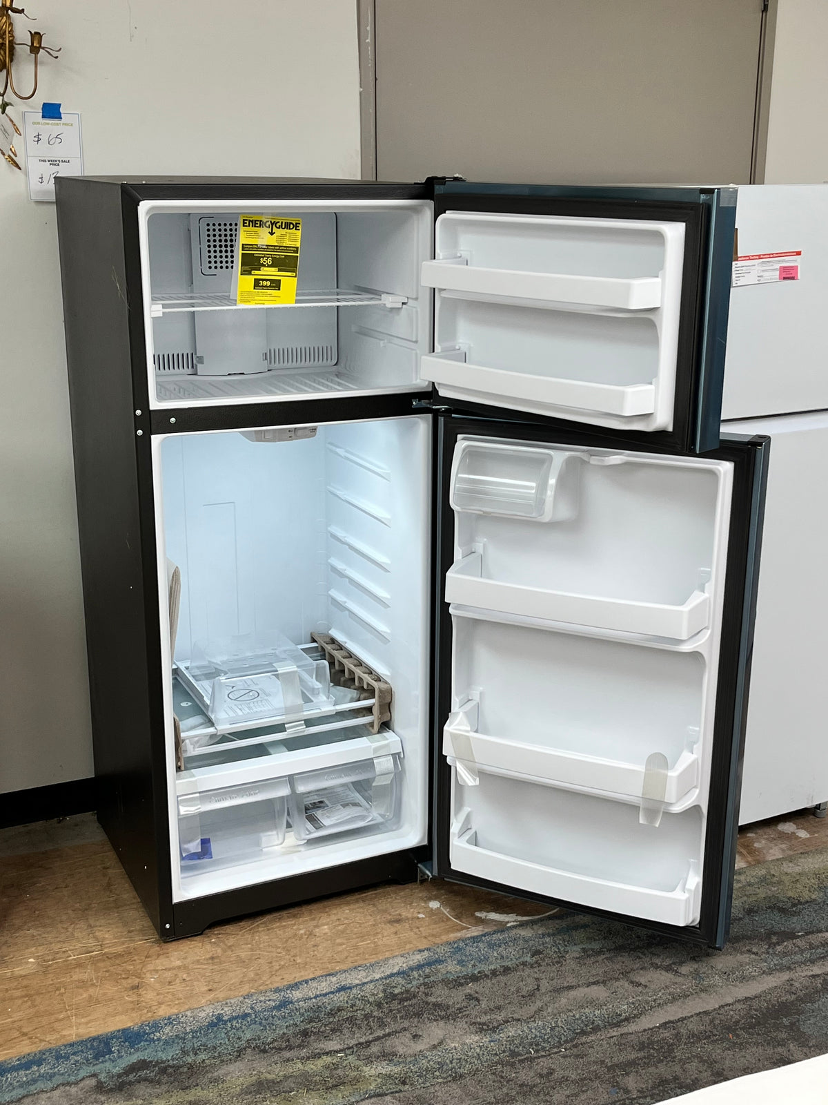 G.E 17.5 cu. ft. Top Freezer Refrigerator