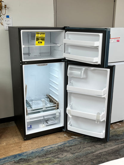 G.E 17.5 cu. ft. Top Freezer Refrigerator