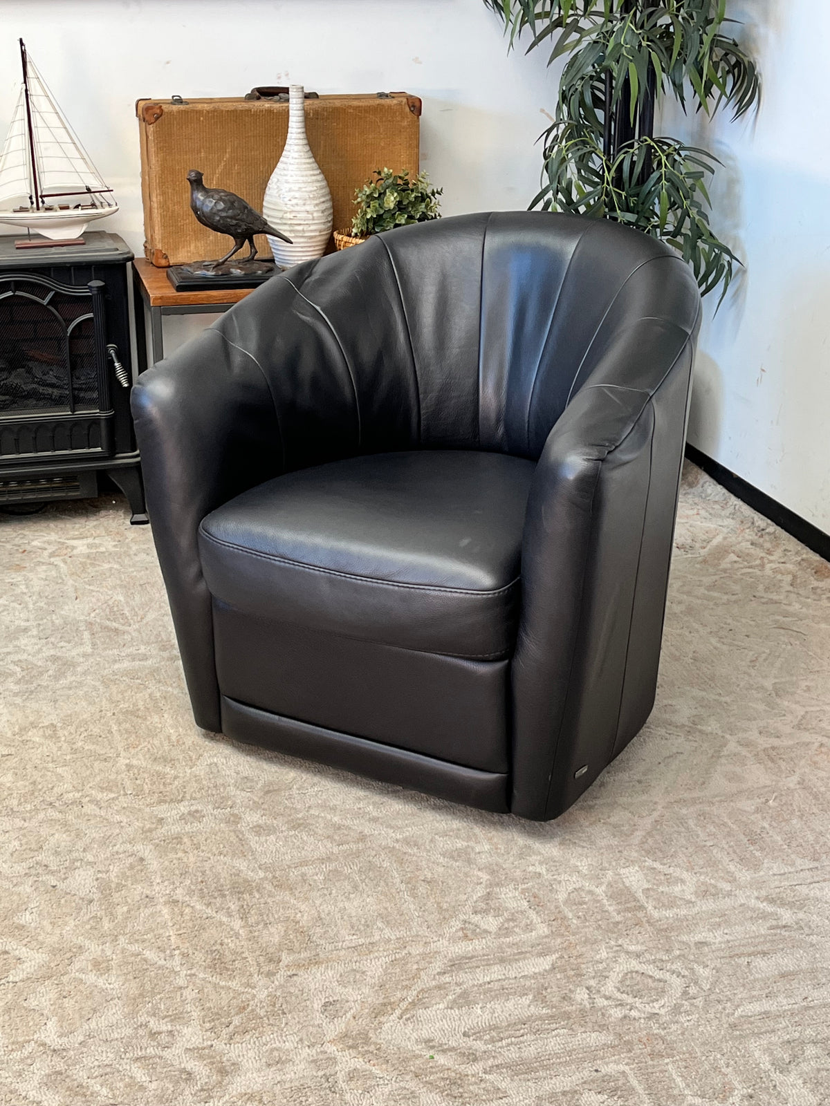 Natuzzi Editions Swivel Leather Chair