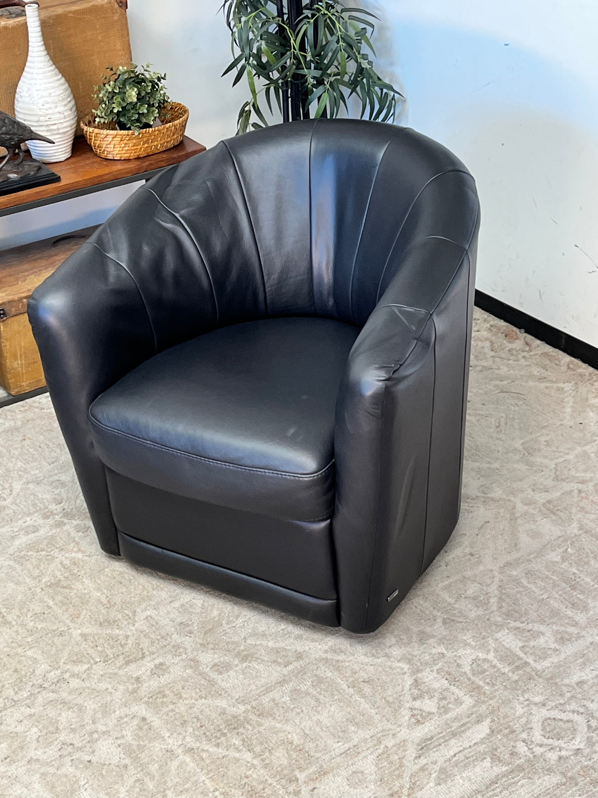 Natuzzi Editions Swivel Leather Chair